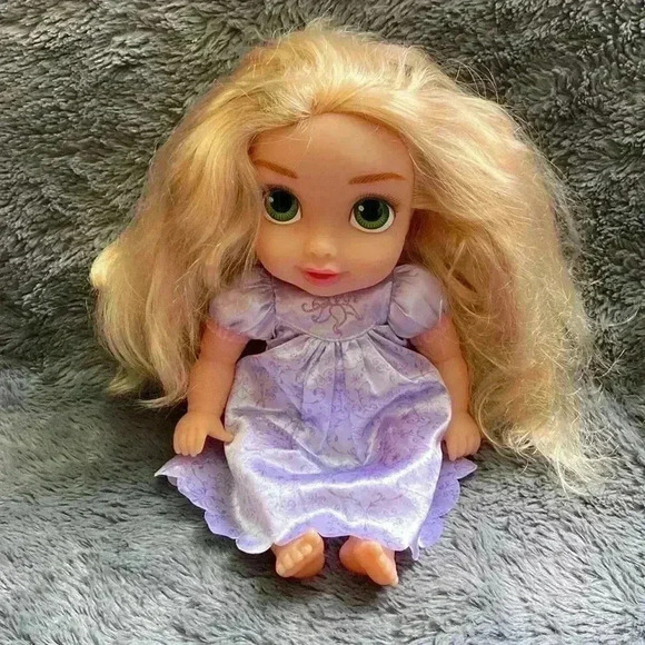 Disney Princess Royal  Rapunzel Cradle
Set Toys R Us Exclusive Complete - Picture 14 of 16